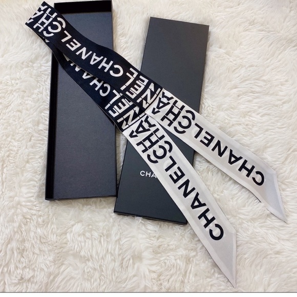 Chanel slim scarf! New condition with tags - Picture 3 of 6